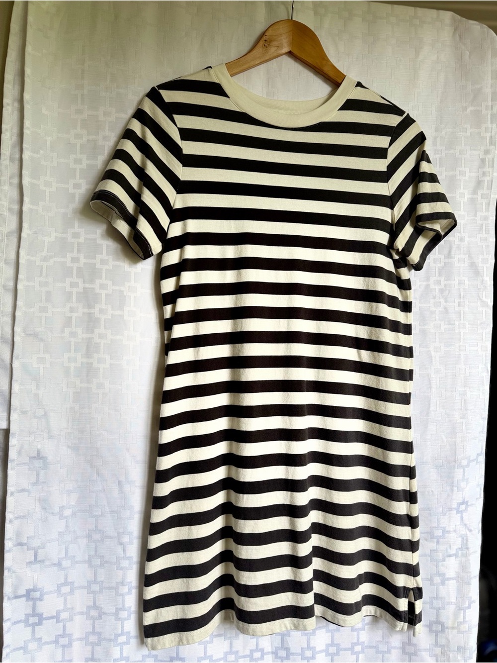 Old Navy size XS Striped Short Sleeve T-Shirt Dress in Black & Cream